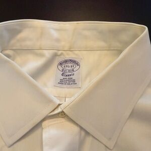 Brooks Brothers 17.5 x 37